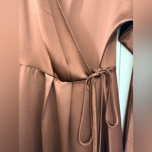 H&M Brown Wrap Dress - Picture 2 of 2